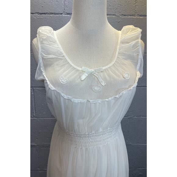 Vintage 1950s Sheer White Nylon NIghtgown Heart Applique Valentine Medium - Picture 2 of 10